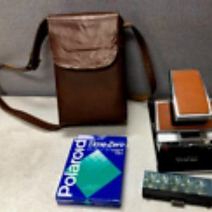 VTG Polaroid SX-70 Land Camera with Orig Case & Flash Bulbs